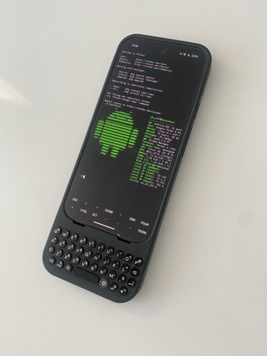 A keyboard phone case equip to an Android with the fastfetch command on Termux